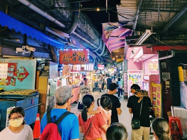 📍宜蘭東門夜市：熱鬧非凡的美食天堂