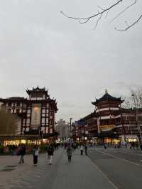 Yuyuan Old Street – เดินลุยฝน จิบชาร้อน ชมเมือง