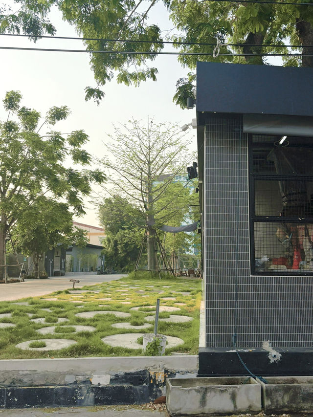 สองขาปาท่องโก๋ คาเฟ่น้ำเต้าหู้ ที่ฉะเชิงเทรา