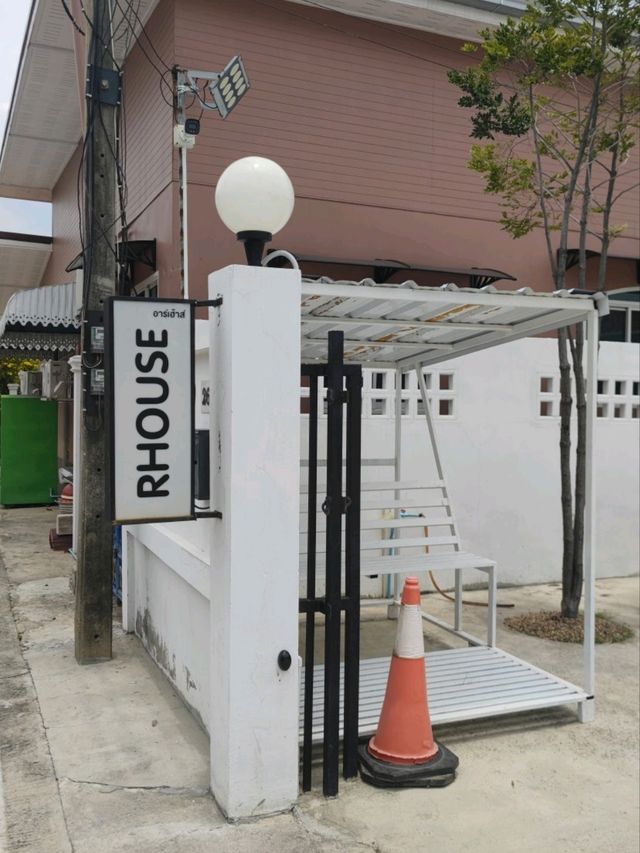 R HOUSE คาเฟ่ย่านสายไหม ลำลูกกา