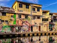 Melaka Madness: Trishaw Rides, Nyonya Feasts & the Time I Got Adopted by a Street Cat 🚲🍜🐱