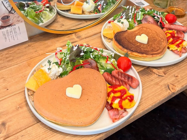 【福岡モーニング】可愛すぎるハート型のパンケーキが食べられるカフェ