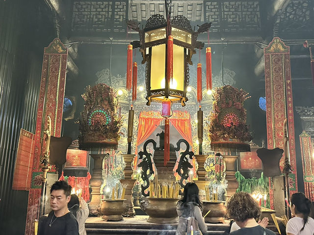 ManMo Temple วัดบุ๋นและบู๊ในที่เดียวกัน
