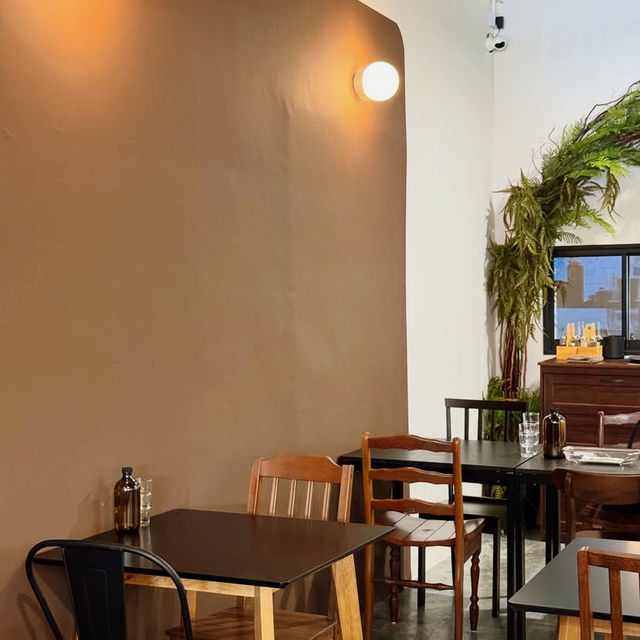 Timeless Elegance at Smith’s Cafe