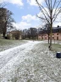 Slow Strolling in Stockholm – History, Meatballs & Cozy Breaks