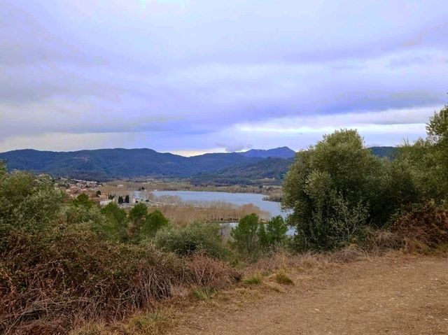 這個地方的寧靜和靈性以及全景使其成為野餐、閱讀、冥想或享受日光浴的絕佳場所