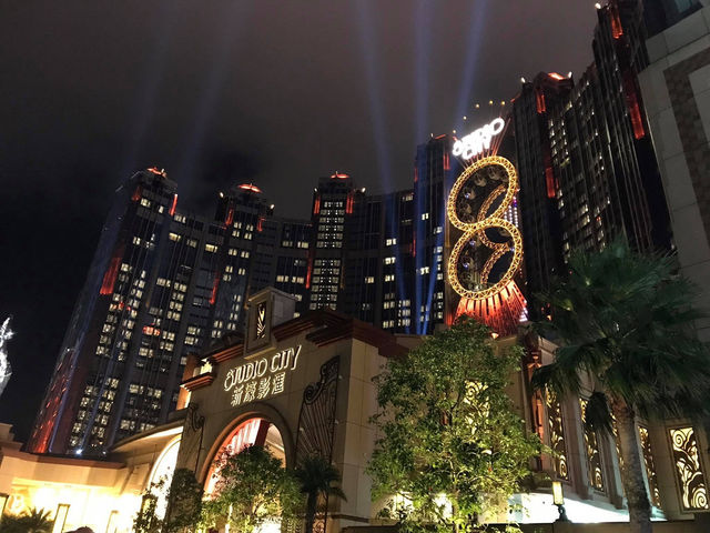 美到無言以對的8字摩天輪…