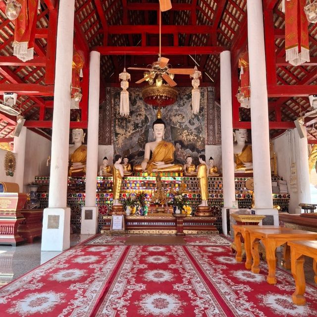 ไหว้พระธาตุและกราบพระในวิหารโถงที่เมืองพะเยา