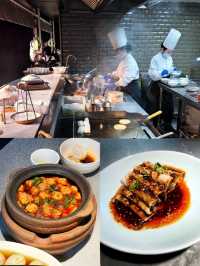 🌶️ Spicy Magic: Enjoy a remarkable Sichuan food experience with local friends.🍲🔥🍗🍜