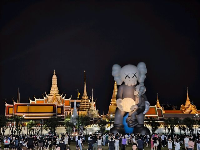 KAWS: Holiday 