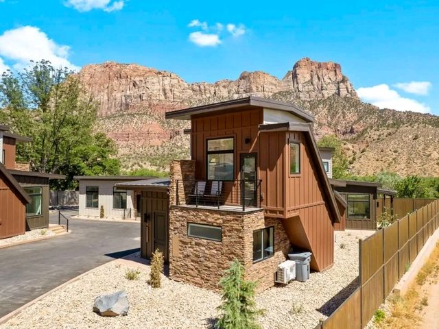Relax and Refuel in Zion: Where to Stay and Eat After the Trails