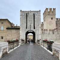 🏰 *"The Scaligero Castle: A Fairytale Fortress on Lake Garda" 🌊⚔️