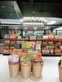 “Discover Eslite Spectrum at The Starhill KL: A Visual Wonderland”