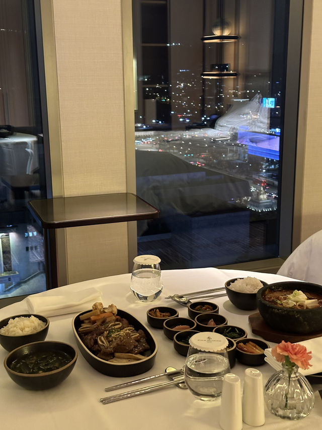포시즌스 서울 솔직 후기 - 누나 덕분에 무료 숙박! 코너룸 업그레이드 대박 🏙️