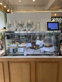 ๐ โ๋ํ ์ ํ ๋ผ๊ตด๋ก ๋ค์ด๊ฐ ๋ฏํ ์คํ โ ์ฐ๋จ๋ Cafe de Rabbitโ