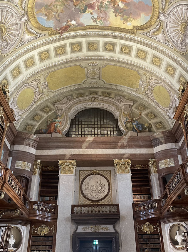 【オーストリア🇦🇹世界遺産の図書館】