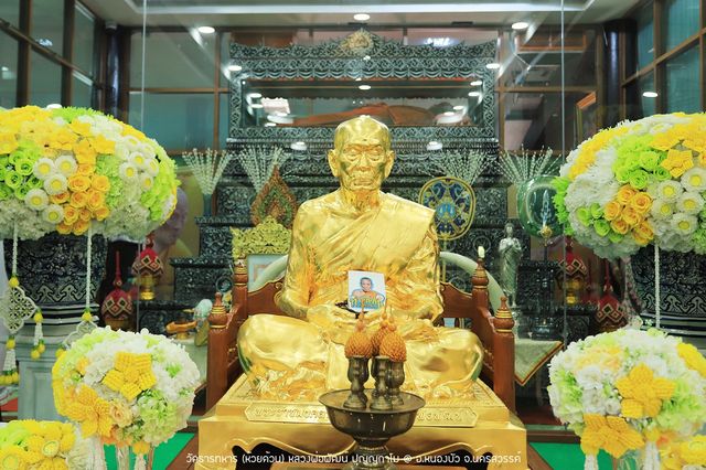 กราบหลวงพ่อพัฒน์ วัดห้วยด้วน