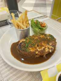 ⭐️ Comfort Food Meets Class at Ben’s Mid Valley