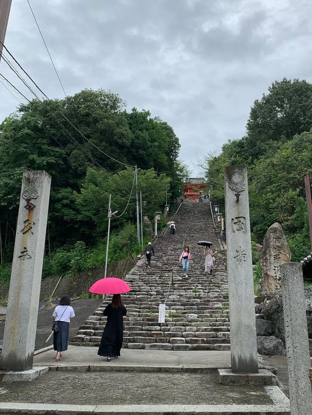 【伊佐爾波神社】朱色の社殿が美しい、道後のパワースポット⛩️✨