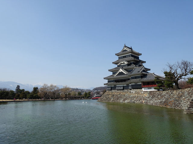 🏯 Matsumoto-jō Castle – Majestic, Peaceful, and Unforgettable