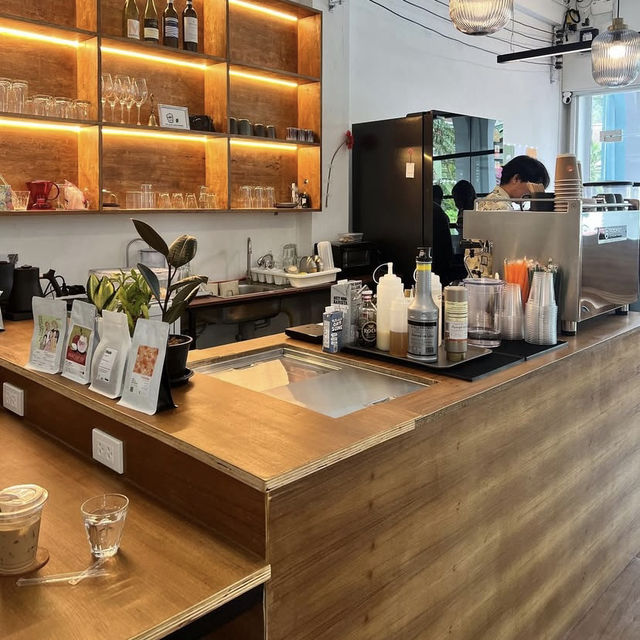 🌿 Hide and Sip Coffee คาเฟ่เล็กๆ 