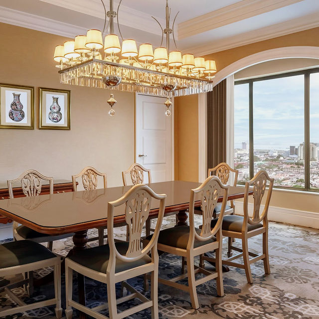 A Sophisticated Stay Rooted in Warm Tradition A Sophisticated Stay Rooted in Warm Tradition