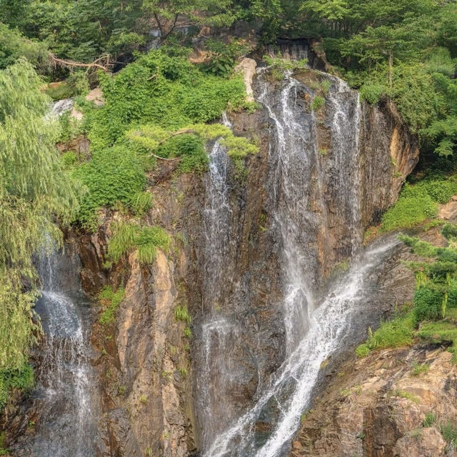 Hongjecheon Waterfall Plaza: Seoul’s Secret Urban Cascade – A Solo Traveler’s Refuge"** 🌊🏙️ 