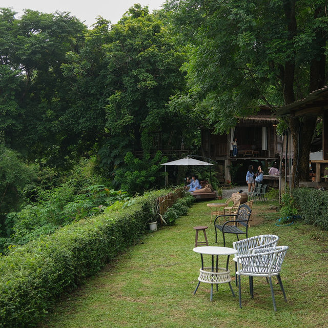 คาเฟ่บ้านไม้สุดอบอุ่น วิวสวยสุดฮีลใจ #น่าน 🥤⛰️🍃