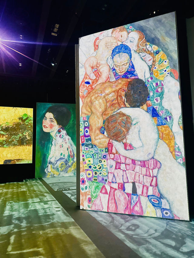【世界初開催】没入型展覧会「クリムト・アライブ」