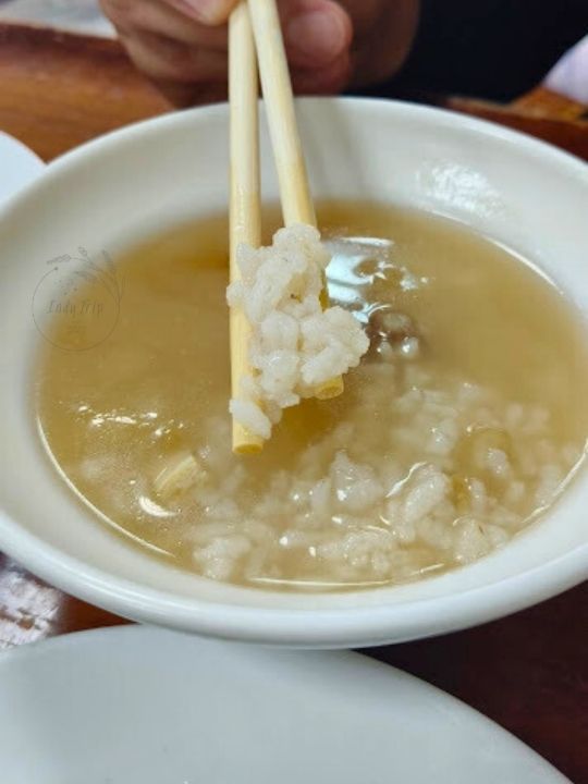🥩 หมูกรอบอร่อยมาก Zhouji Meat Porridge