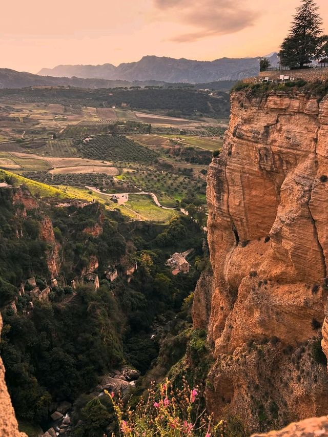 That Giant Crack in the Earth aka Tajo de Ronda