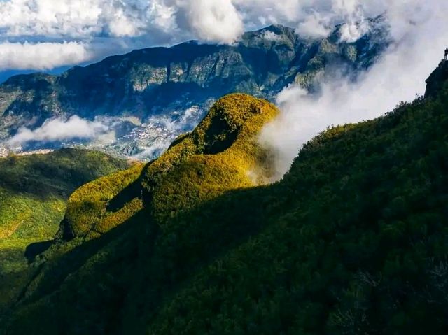 Madeira Island: Portugal’s Floating Garden in the Atlantic 🌊