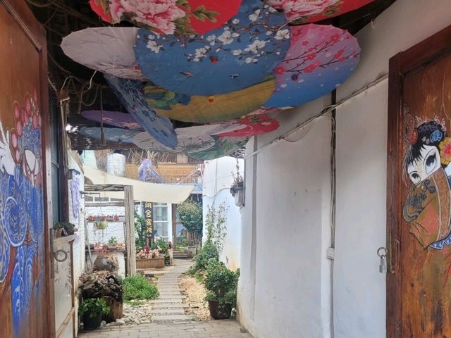 Chilly spring day in Lijiang (丽江) Chilly spring day in Lijiang (丽江)