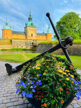🏰 Kalmar – Where Medieval Majesty Meets the Baltic Sea 