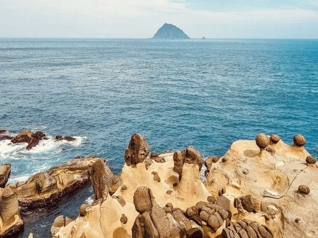 🌊⛰️ *Solo Coastal Adventure:* Heping Island Geopark – Keelung’s Natural Sculpture Gallery 