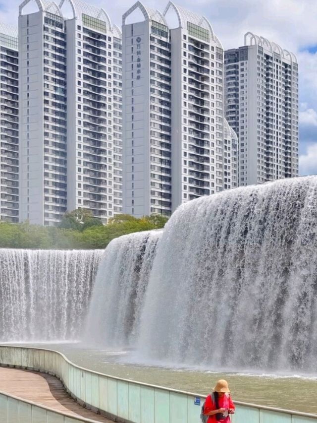 Kunming Waterfall Park: Where the City Meets the Cascade Kunming Waterfall Park: Where the City Meets the Cascade