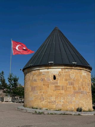 Honoring History at Şehit Osman Tomb and Cemetery in Bayburt