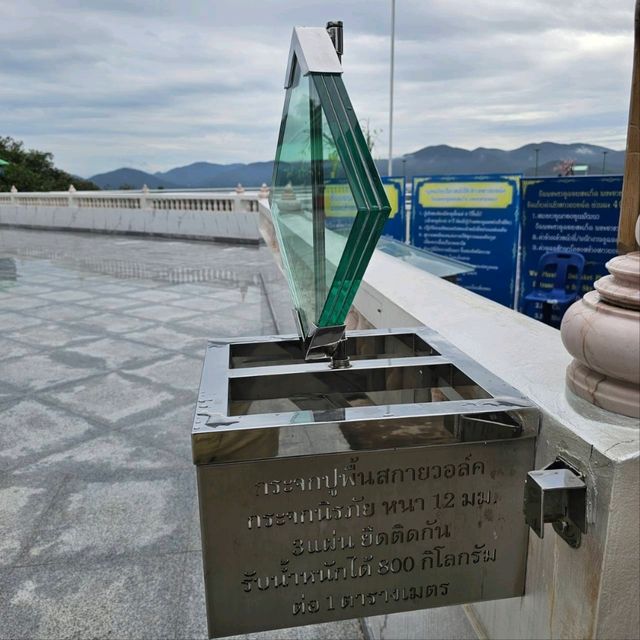 กราบพระพุทธบาทเมืองโยนก : วัดพระธาตุดอยสะเก็ด
