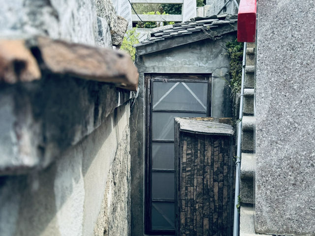 馬祖北竿｜芹壁石屋壓頂：石為瓦鎮，風為伴侶；島嶼歲月的質樸印記