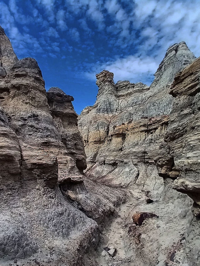 Kazakhstan Trip: Walking in the Karynzharyk Hollow Desert