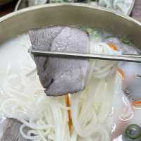 추석여행 셋째 날 아침! 현지인들이 추천해 준 찐 고기국수 맛집으로 해장 완료! 🧡