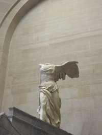 🖼️ Louvre Museum: A Timeless Treasure in the Heart of 