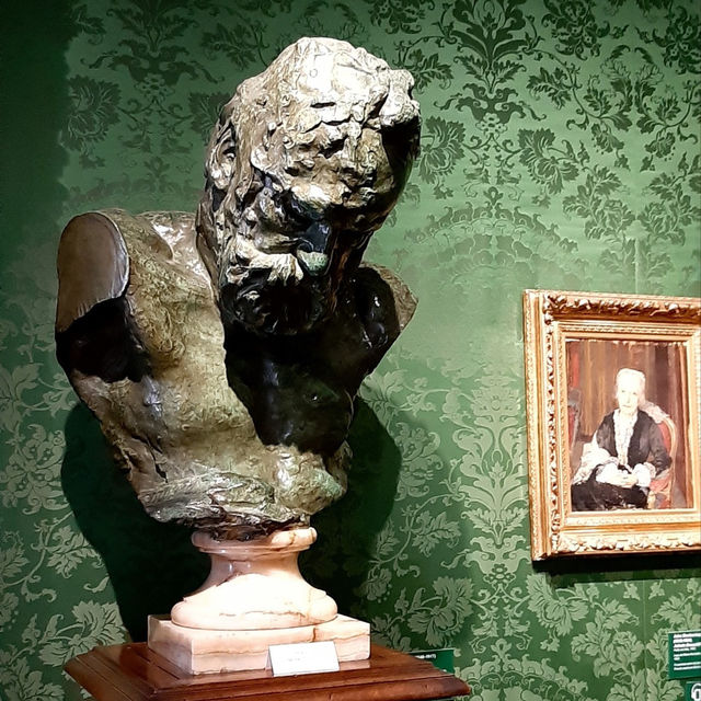 Parisian Charm at Place des Vosges Parisian Charm at Place des Vosges