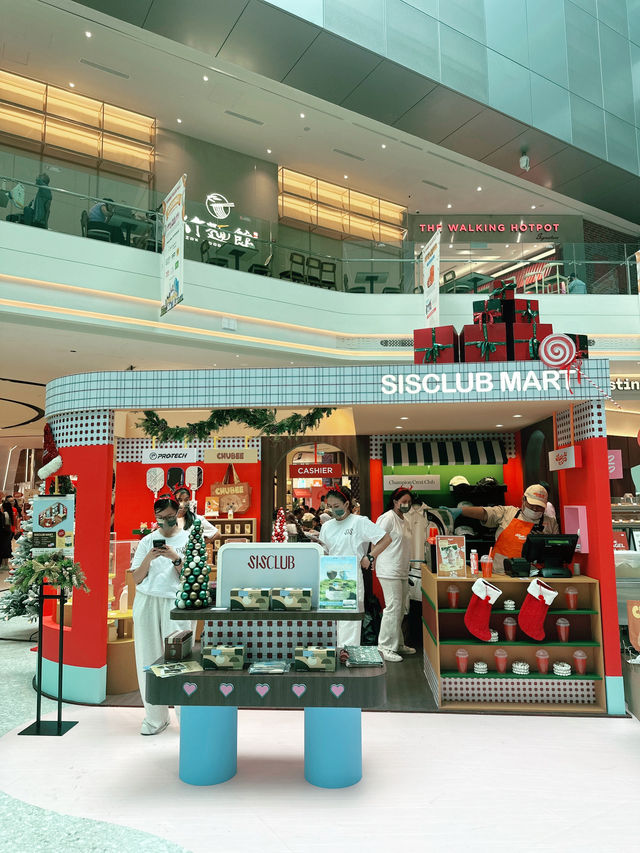 Malaysia’s Xmas Blazer Bash: Sunway Square Vibes 🎄✨ Malaysia’s Xmas Blazer Bash: Sunway Square Vibes 🎄✨