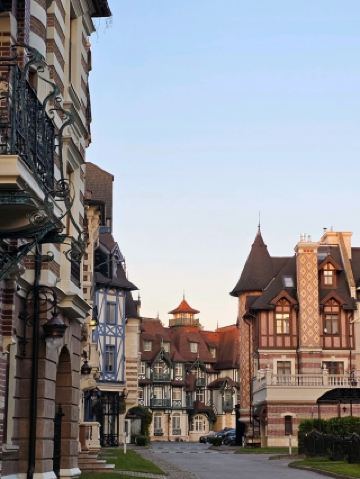 민스크 고속도로의 프랑스: '도빌' 마을