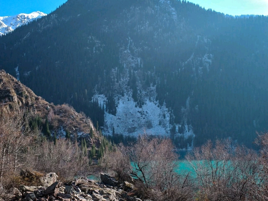 カザフスタンの山々に囲まれた静かな湖、Lake Issyk | Trip.com