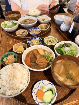 日本 大阪 無添加にこだわった家庭料理ランチ