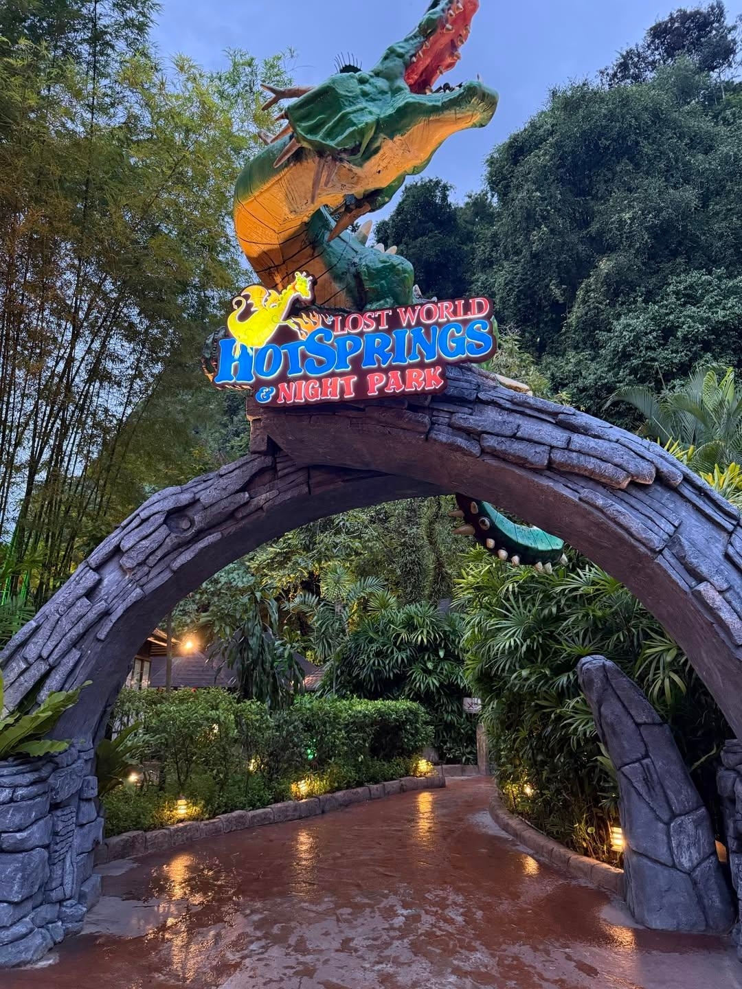 If you're seeking the ultimate destination for sightseeing, adventure, and family fun in Perak, the Lost World of Tambun absolutely nails it! 🌟 I gave it a flawless 5 out of 5 for matching themes like iconic landmarks, night attractions, family-friendly facilities, and summer escapes. This theme park truly delivers — from day to night, all attractions are conveniently gathered in one location, making the experience seamless and enjoyable.

The park offers high levels of service, excellent multilingual support, and a comfortable environment that's well adapted to different seasons and crowd levels. It's the perfect spot for families, with abundant children’s play facilities, cultural authenticity, and stunning views. My experience was memorable, especially enjoying all activities within one theme park from morning till night.

Practical tips: The best time to visit is in the morning to fully enjoy the park at your own pace. Don’t forget essentials like sunscreen and comfortable attire, as you’ll be exploring outdoor and water activities. Snap your life-changing photos at one of the park’s standout attractions — you’ll find plenty of picture-perfect spots!

Although everything was impressive, I believe the amusement park could use some renovation to add more extreme and thrill rides for adrenaline seekers in the future.

Location: Ulu Kinta-Lost World of Tambun  
Address: 1, Persiaran Lagun Sunway 1, Sunway City Ipoh, 31150 Ipoh, Perak, Malaysia  
Operating Hours: Daytime 11:00 AM–6:00 PM | Nighttime 6:00 PM–11:00 PM

#tripbest  #tripbest _reviewer