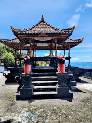 푸라 바투 볼롱