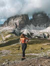 이탈리아 돌로미테의 트레 치메 디 라바레도(Tre Cime di Lavaredo) 방문은 매혹적인 자연 속에